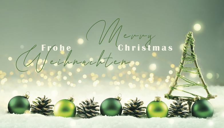 Weihnachtskarte: Reihe aus grünen Kugeln und Zapfen