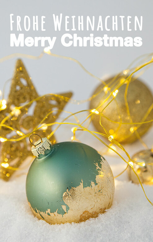 Weihnachtskarte: Grüne Kugel mit Gold